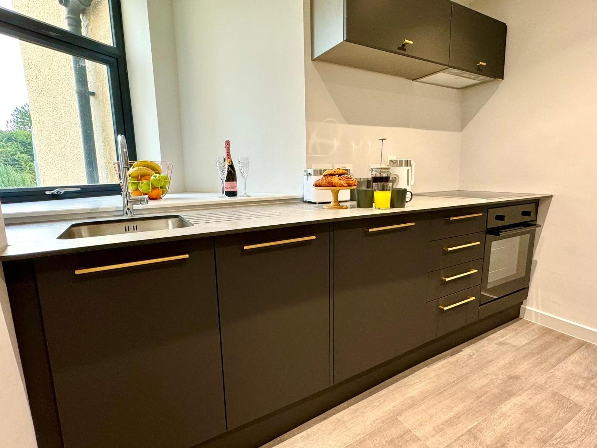 Amazing Large 3 Bedroom Apartment - Sleeps 8! Bournemouth Exteriér fotografie