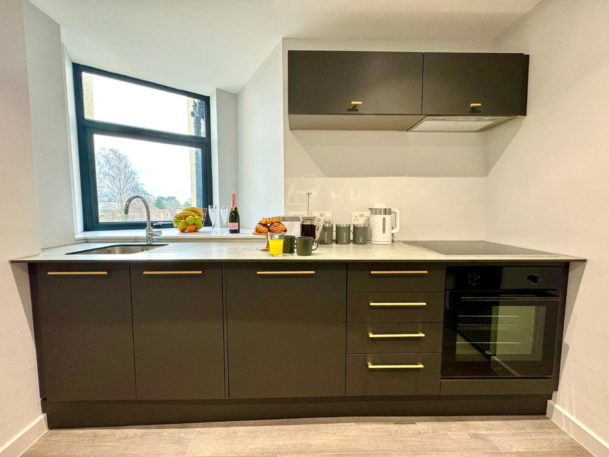 Amazing Large 3 Bedroom Apartment - Sleeps 8! Bournemouth Exteriér fotografie