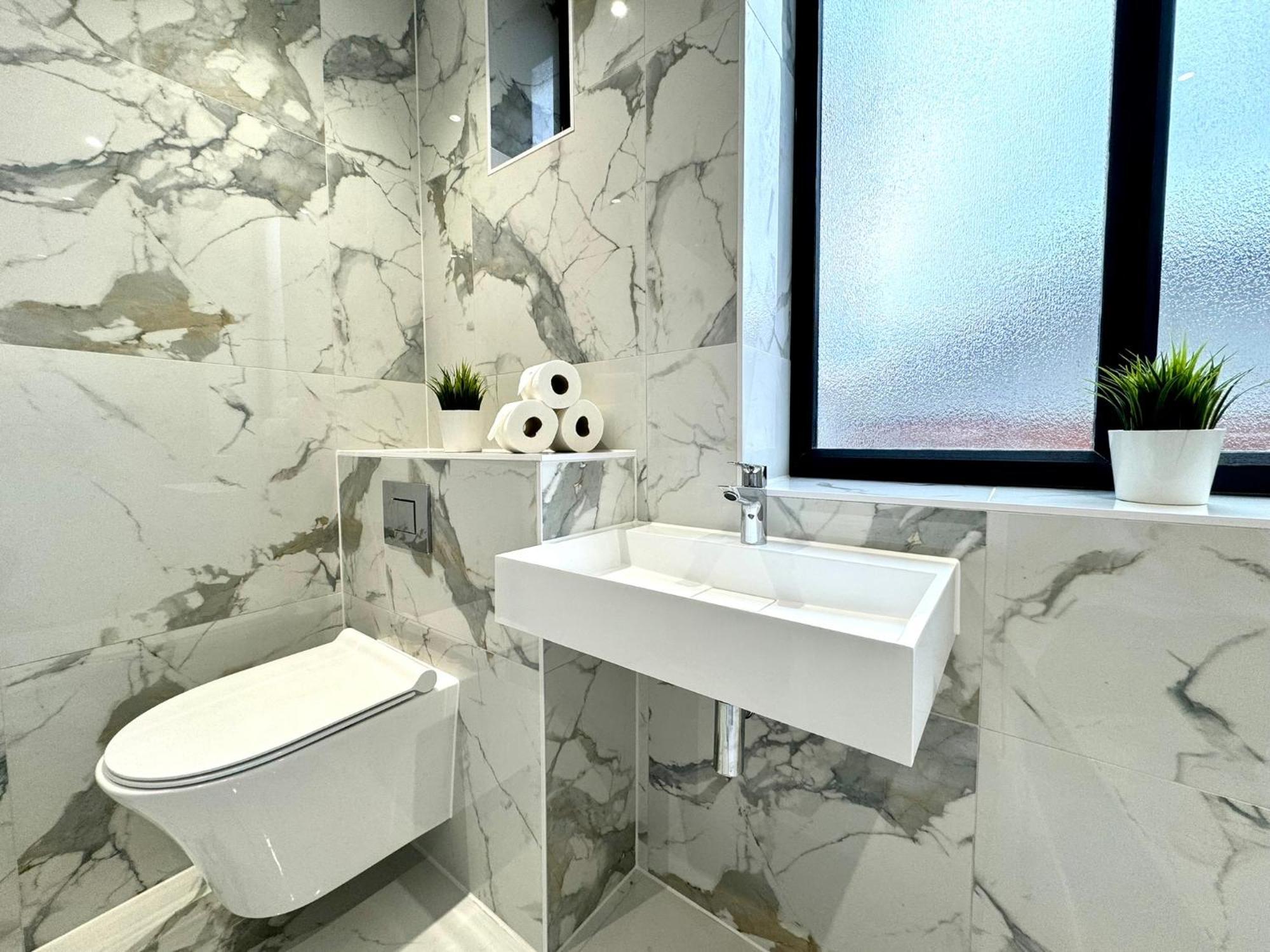 Amazing Large 3 Bedroom Apartment - Sleeps 8! Bournemouth Exteriér fotografie