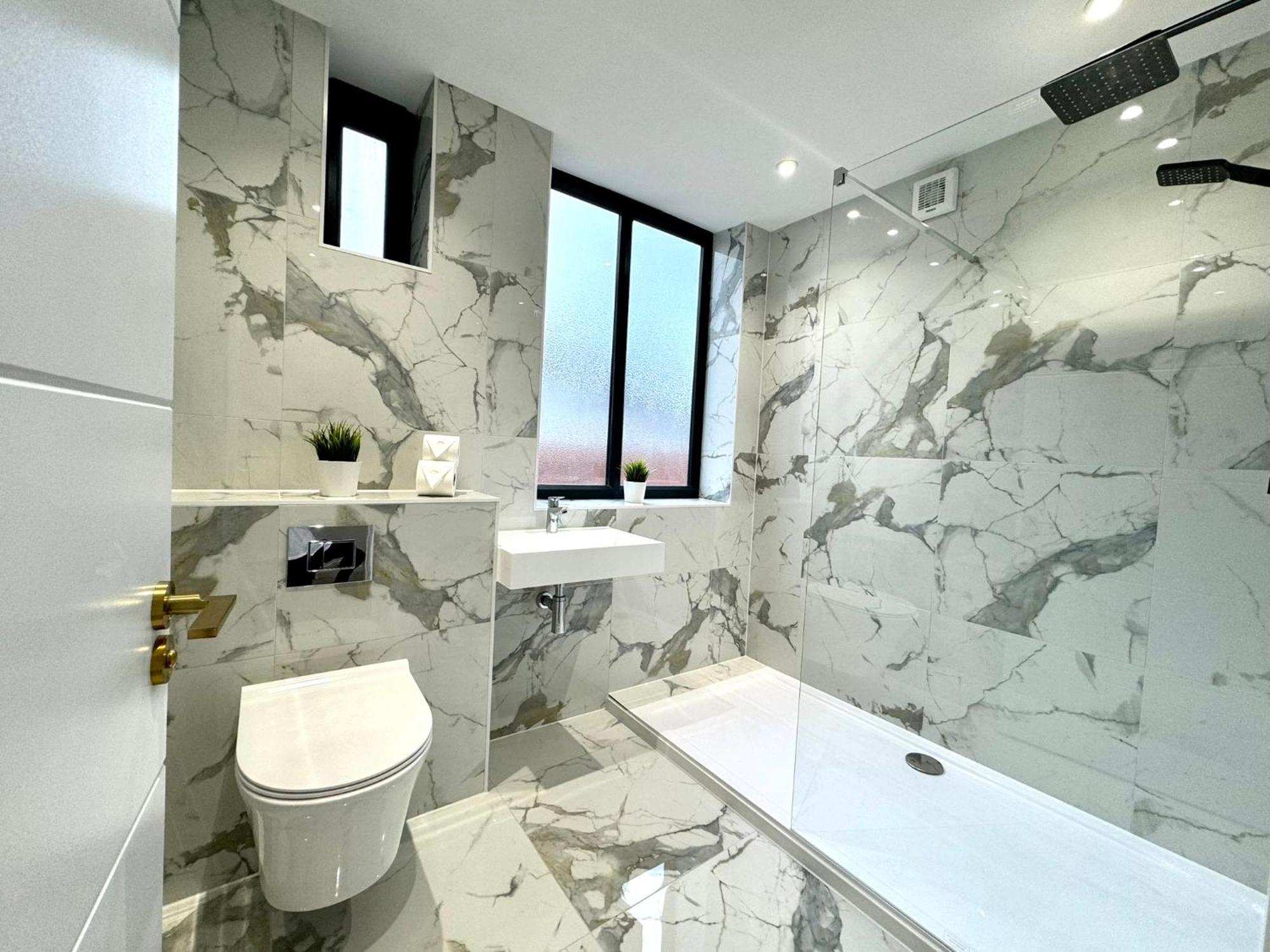 Amazing Large 3 Bedroom Apartment - Sleeps 8! Bournemouth Exteriér fotografie